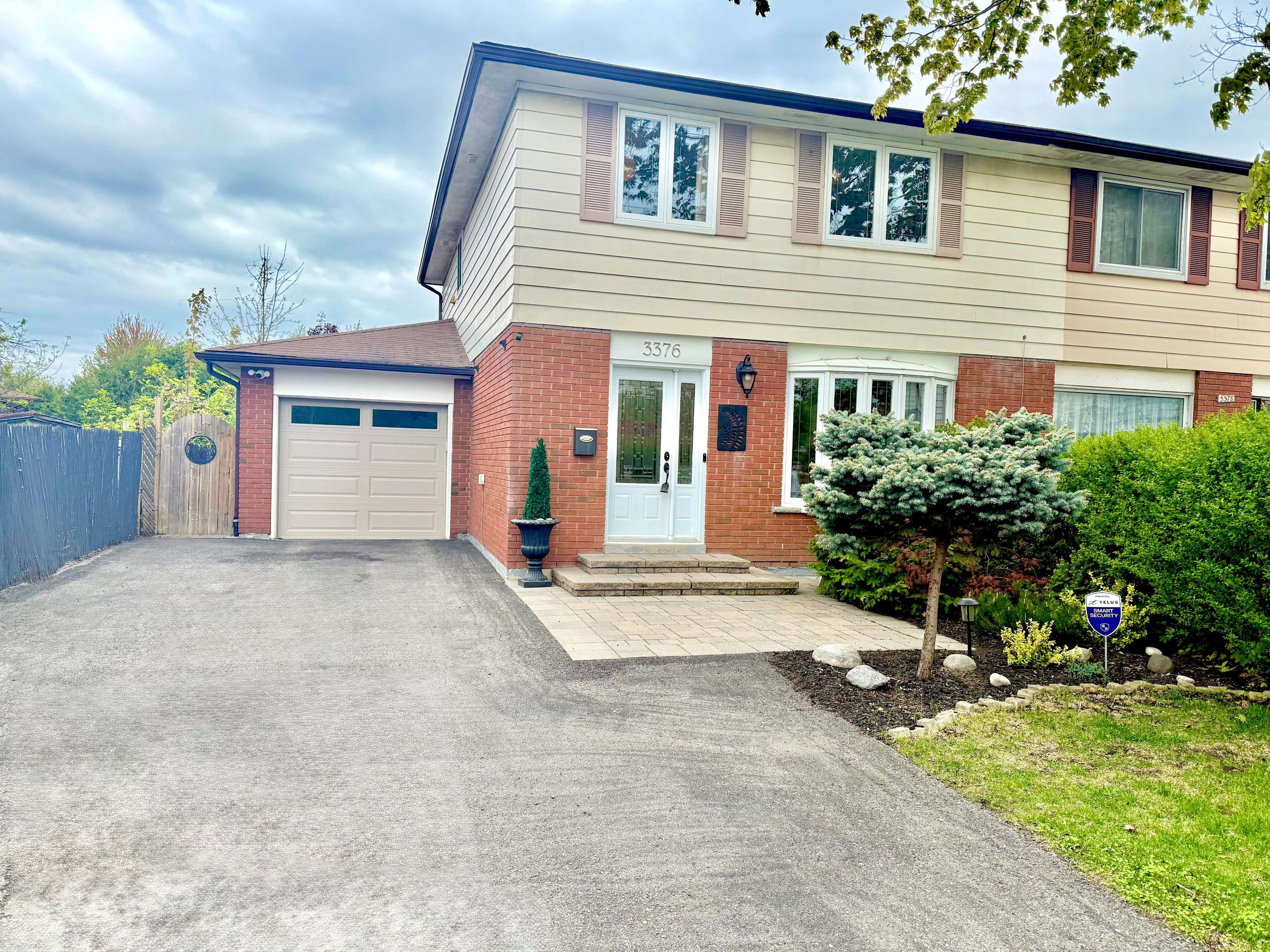 Mississauga, ON L5C 2B5,3376 Frobex CT