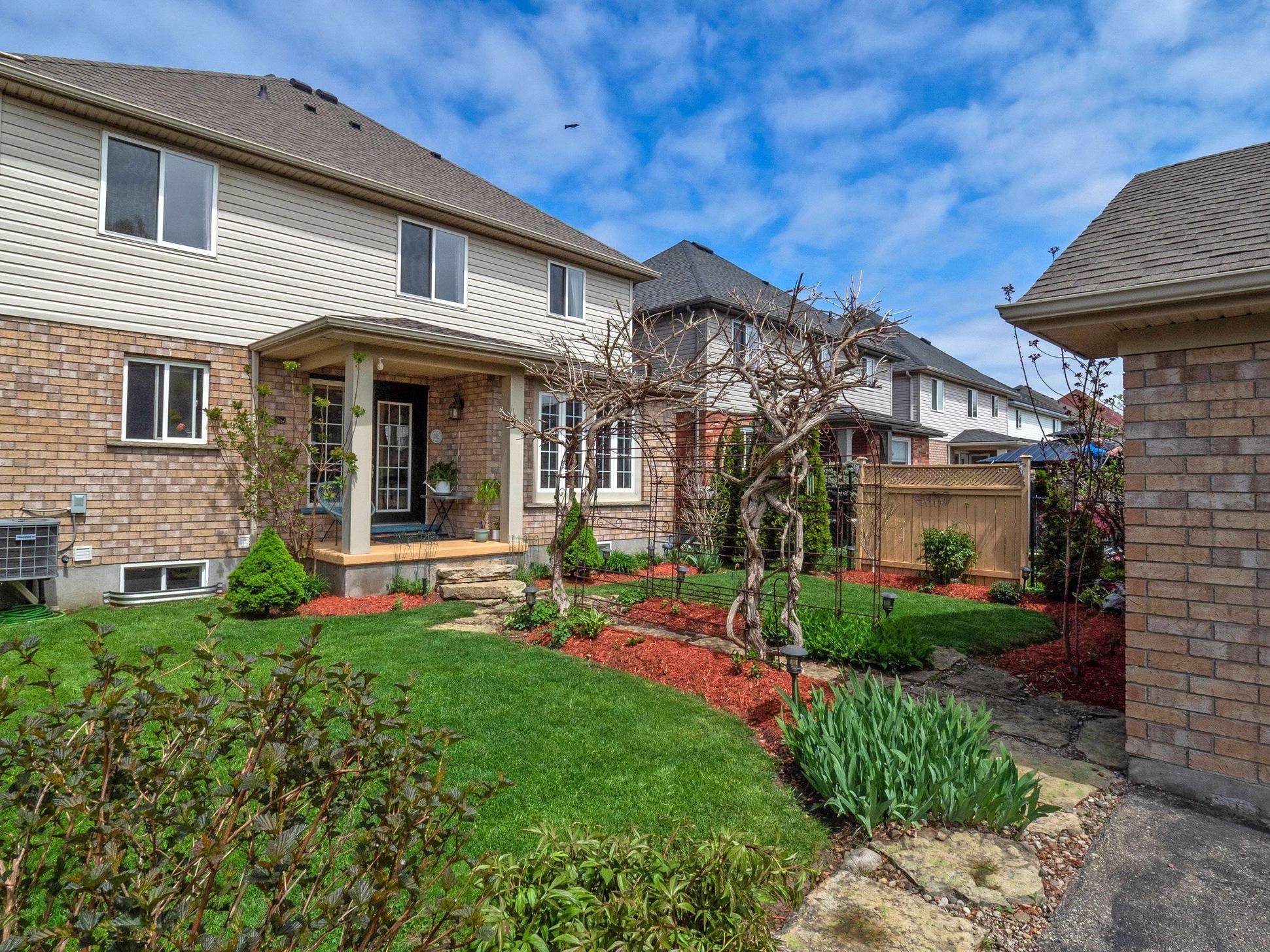 Guelph, ON N1L 1L9,79 Clairfields DR E