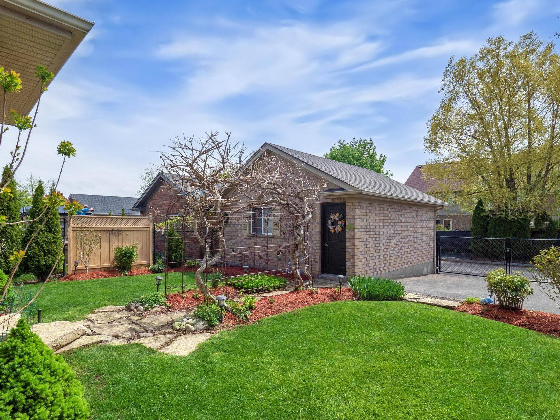 Guelph, ON N1L 1L9,79 Clairfields DR E