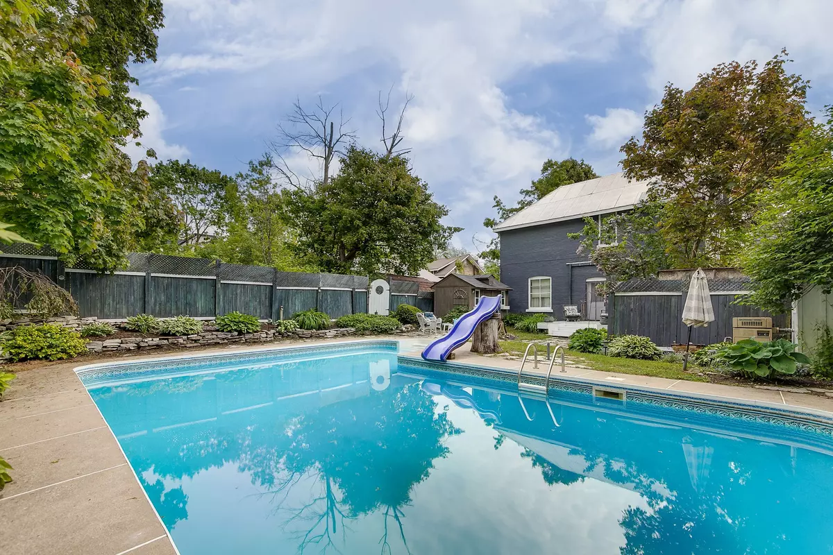Orillia, ON L3V 5L3,75 Patrick ST