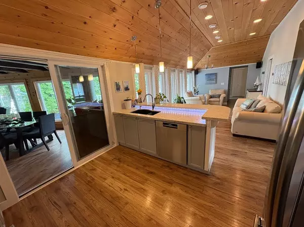 Ramara, ON L0K 2B0,7092 Beach DR
