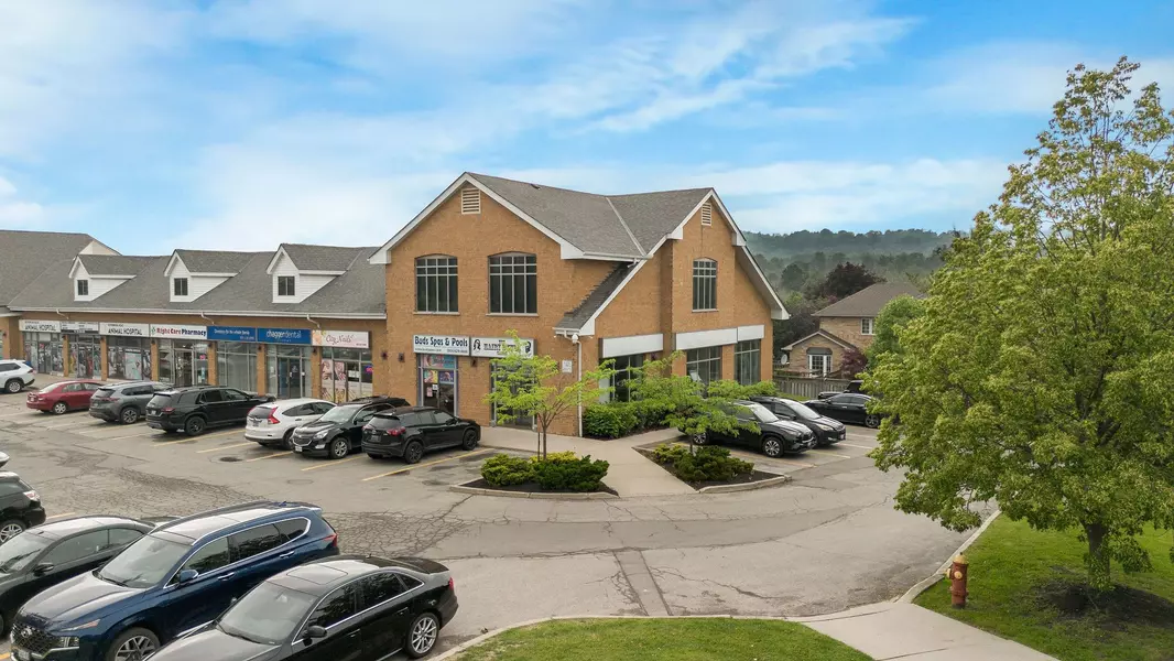2 Castlewood BLVD #12, Hamilton, ON L9H 7M8