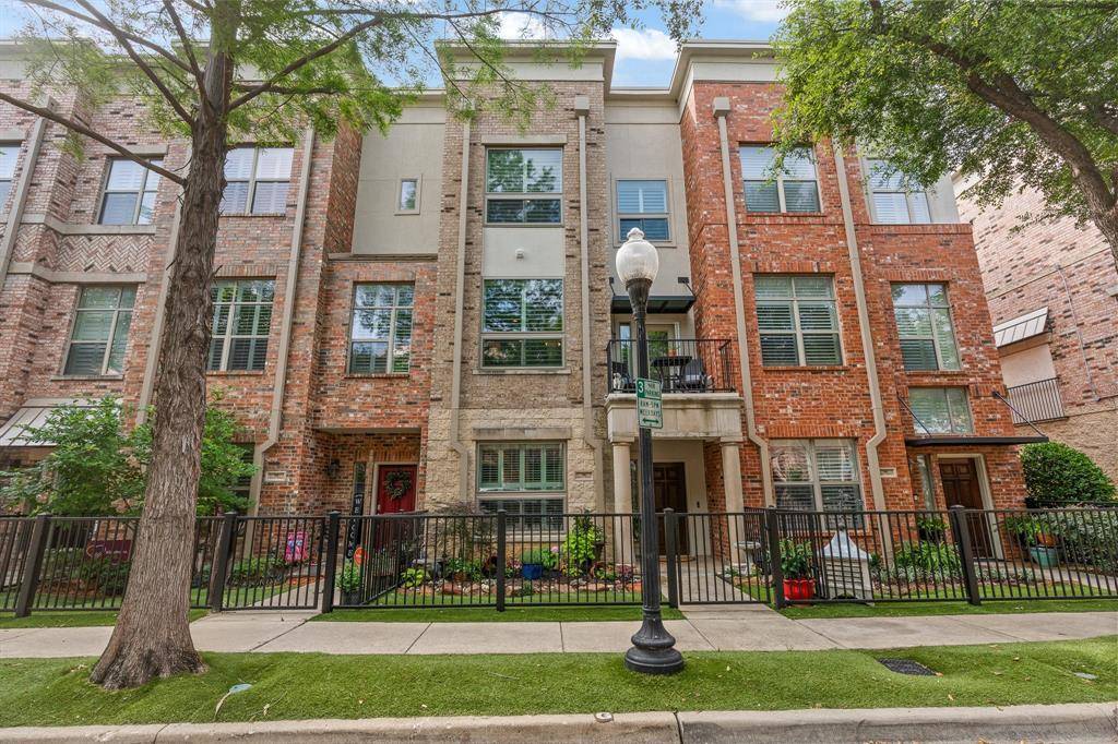 Fort Worth, TX 76102,706 E 1st Street