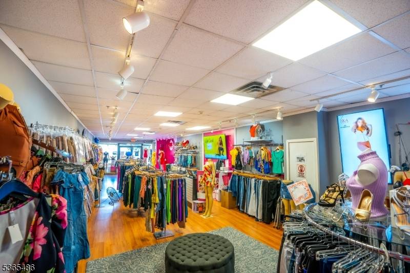 Union City, NJ 07087,3421 Bergenline Ave