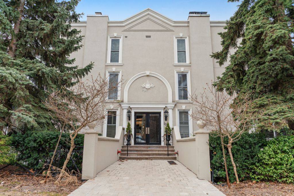 Toronto C02, ON M4V 1T5,105 Heath ST W #3