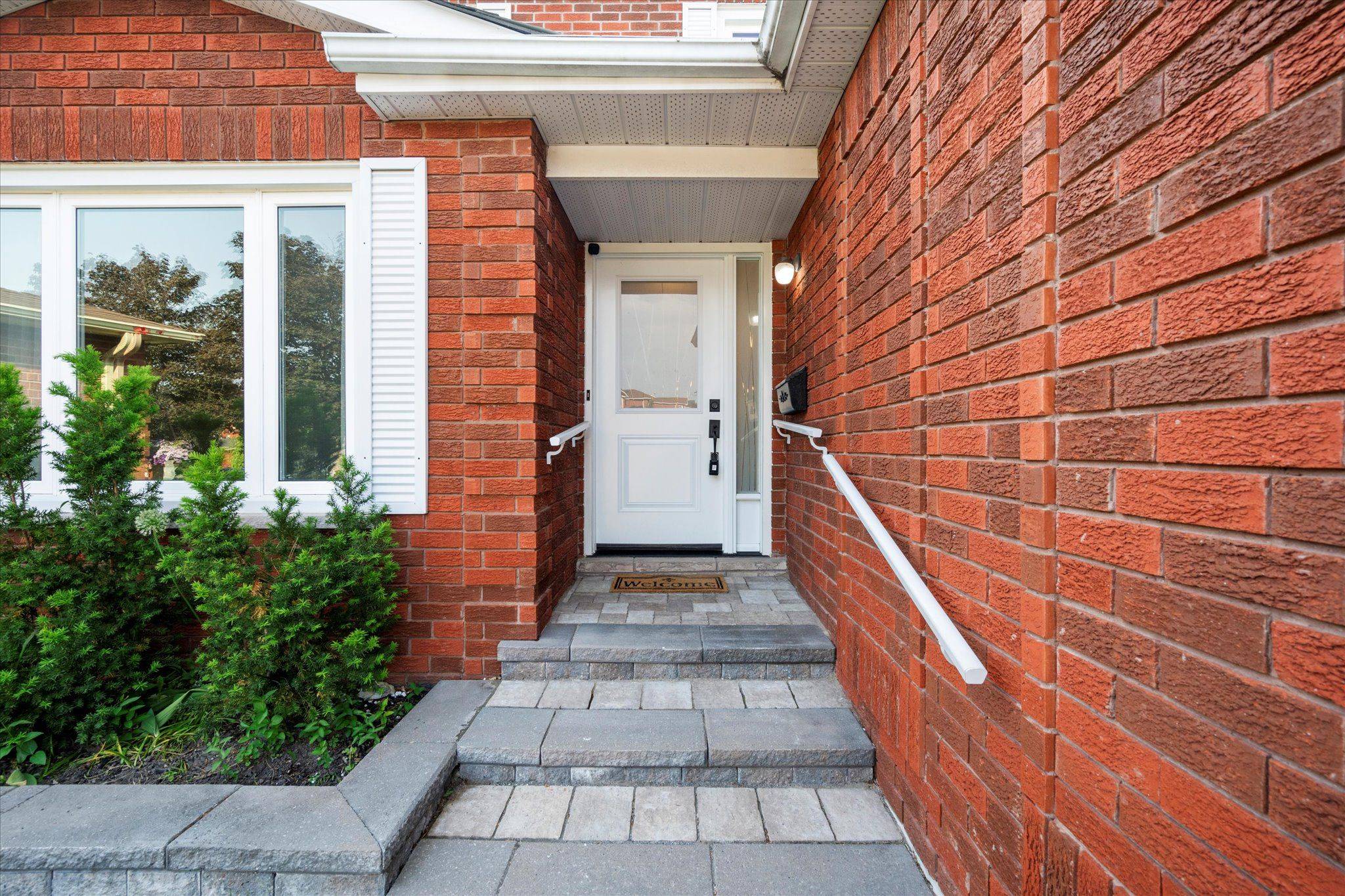 Toronto E09, ON M1E 5B2,16 Dartmoor DR W