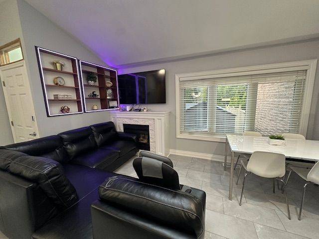 Mississauga, ON L5H 2S8,13 Broadview AVE