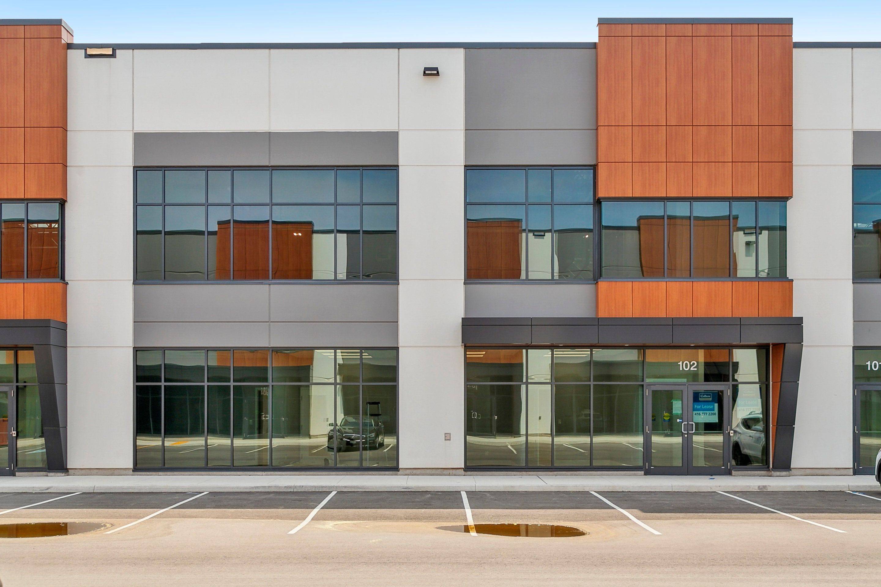 Oakville, ON L6L 0C4,3313 Superior CT #B102