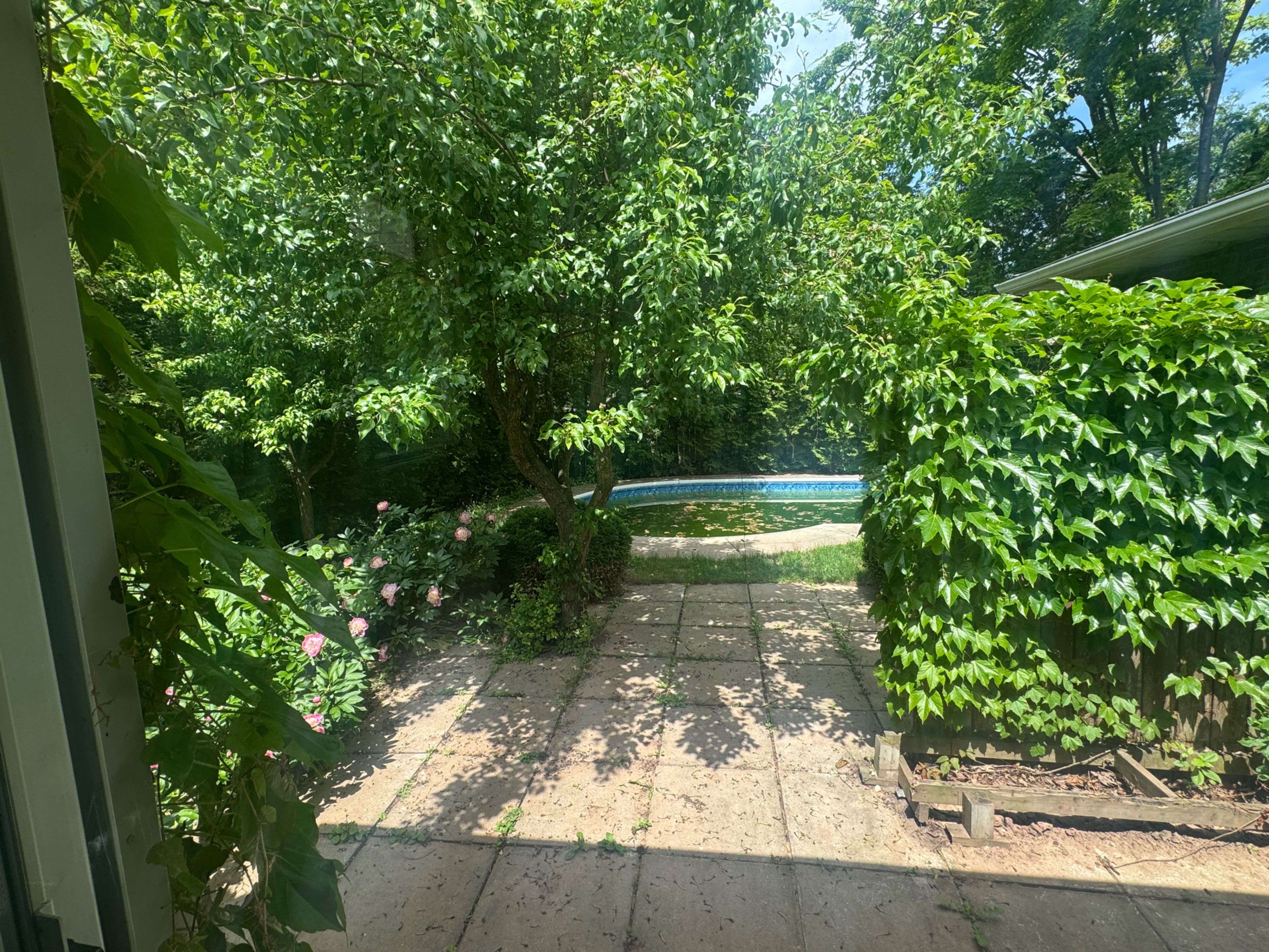 Oakville, ON L6L 1K4,2069 THORNLEA DR