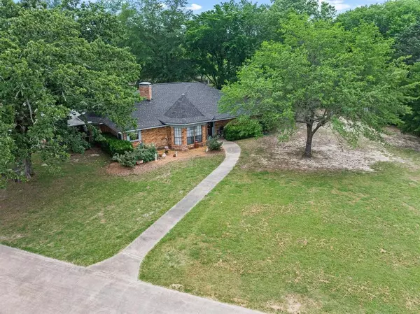 2124 Fm 36 N, Farmersville, TX 75442