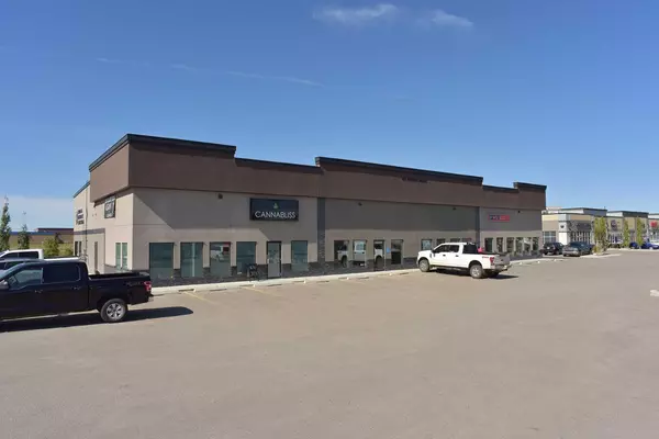 1370 Robinson AVE, Penhold, AB T0M 1R0