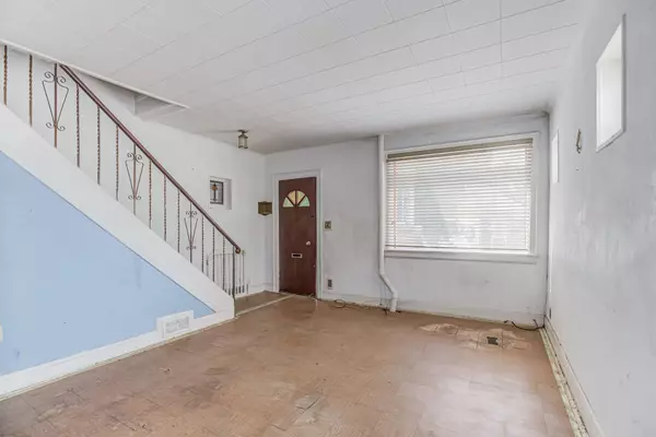 Toronto W04, ON M6E 2M2,216 Livingstone AVE