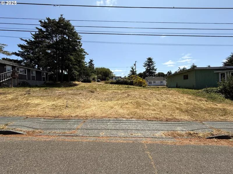 547/559 S WALL ST, Coos Bay, OR 97420