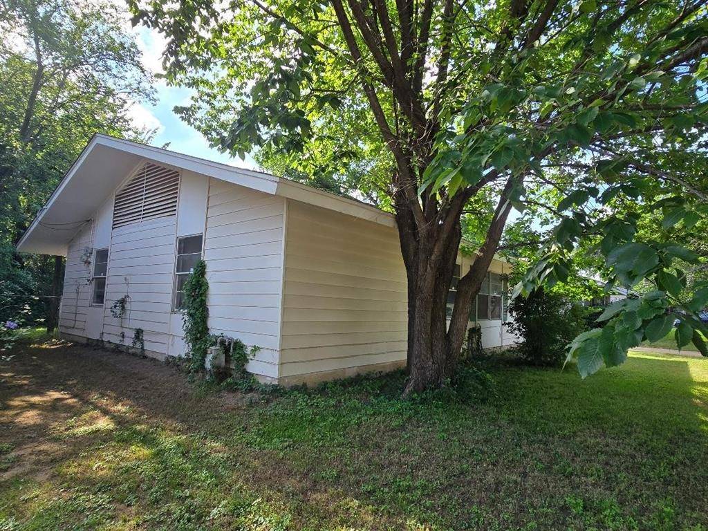 Euless, TX 76040,910 S Mills Drive