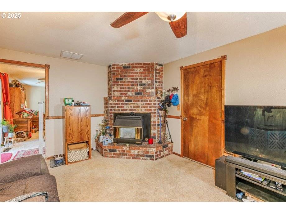 Salem, OR 97317,887 OXEN CT SE