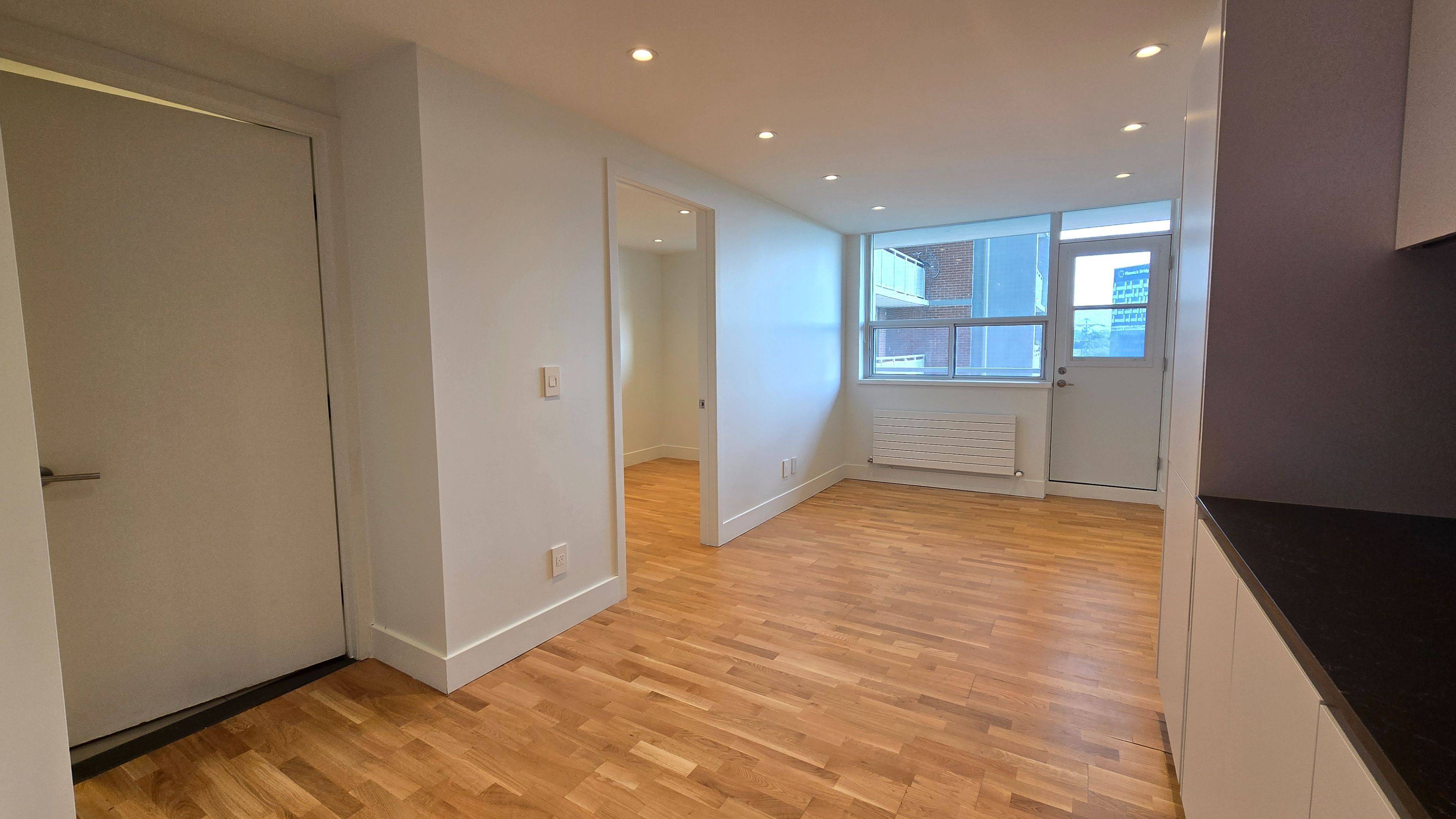 Toronto C08, ON M5A 2E2,230 Oak ST #905