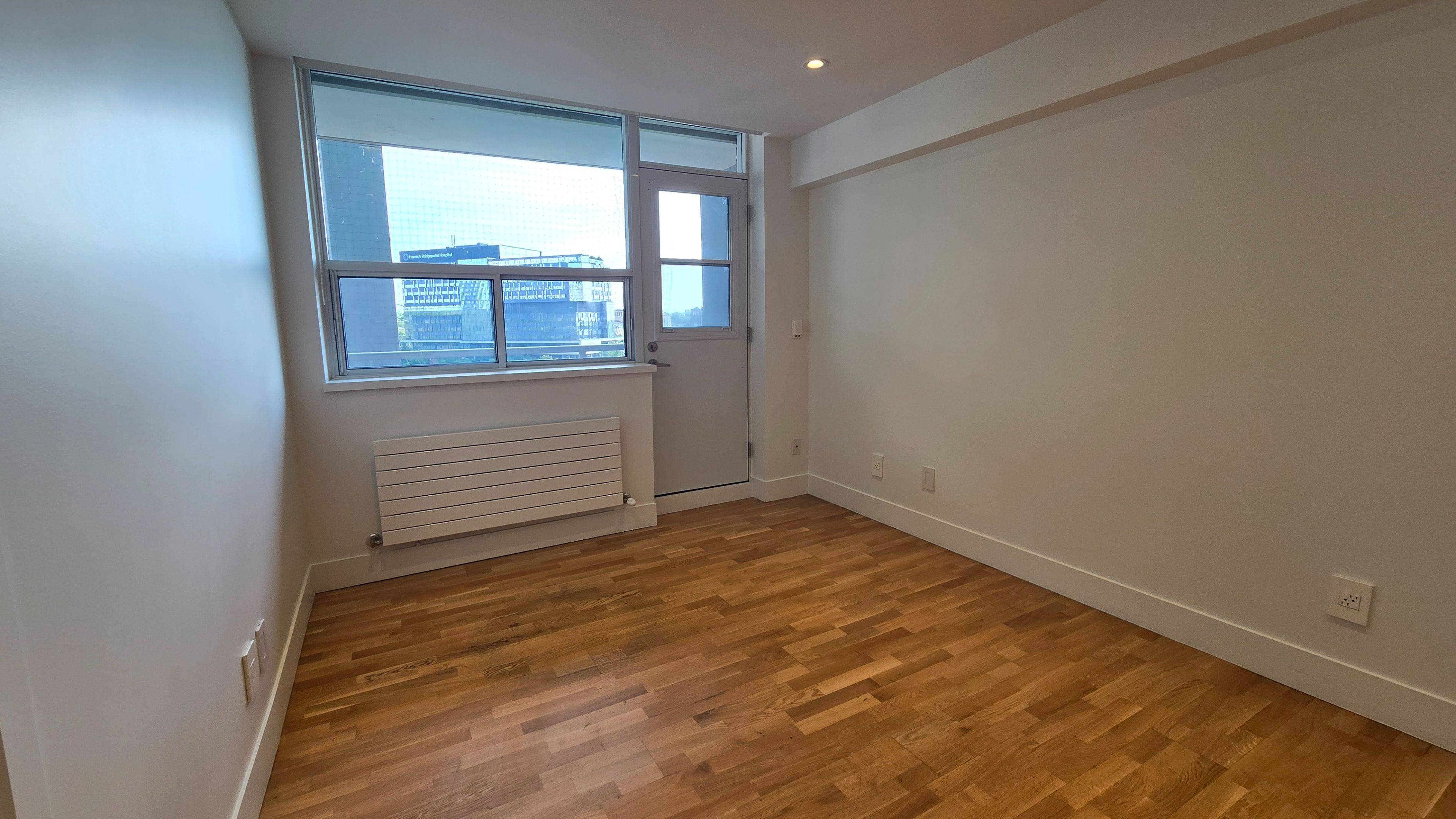 Toronto C08, ON M5A 2E2,230 Oak ST #905