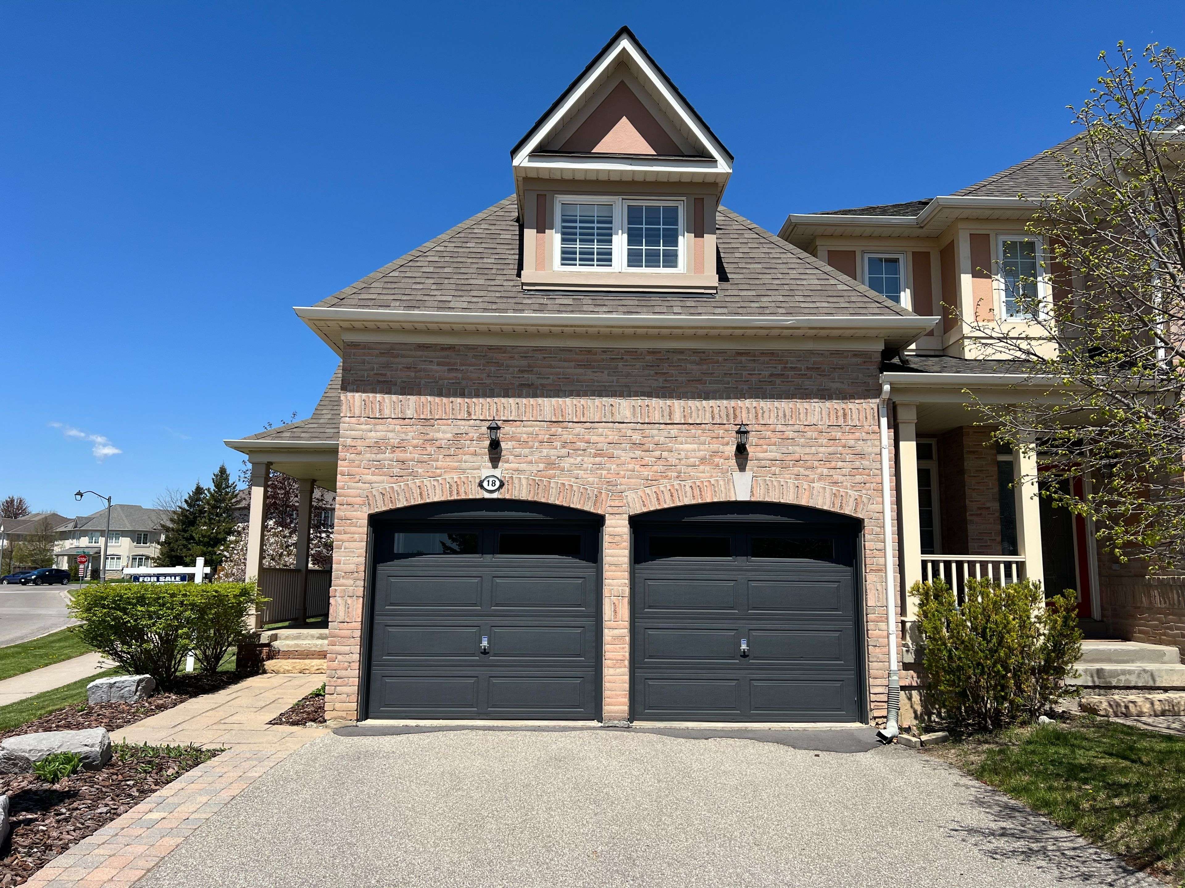 Oakville, ON L6M 5C9,2295 Rochester CIR #18