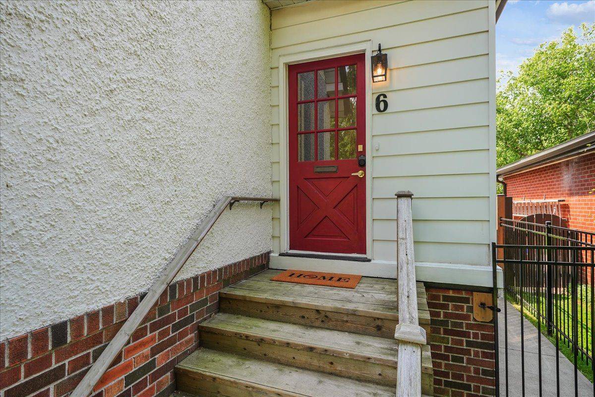 Hamilton, ON L9H 2R9,6 Parkview ROW