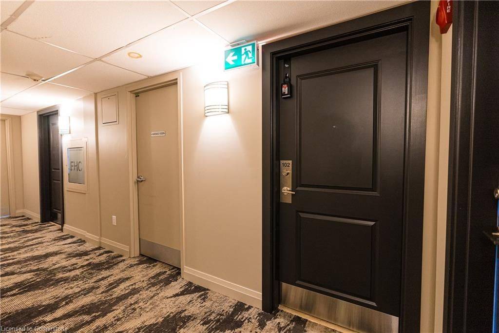 Hamilton, ON L8P 2S4,427 Aberdeen AVE #102