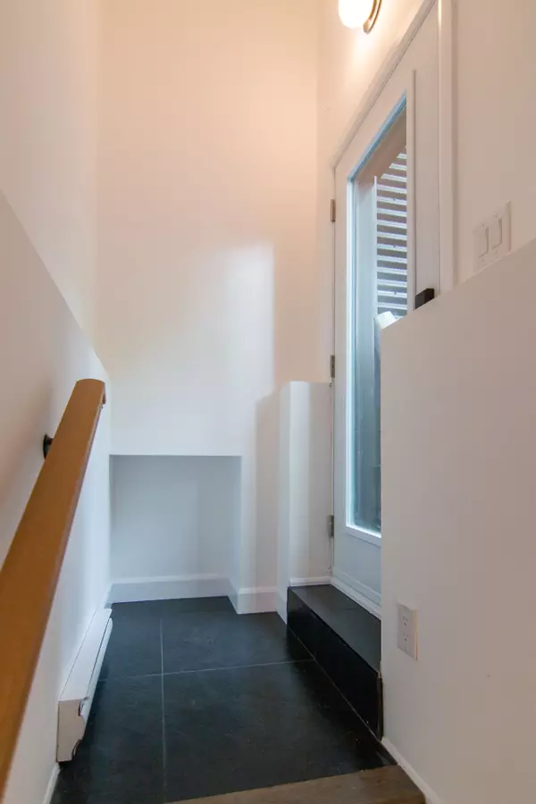West Centre Town, ON K1Y 2T4,69 Ladouceur ST #B