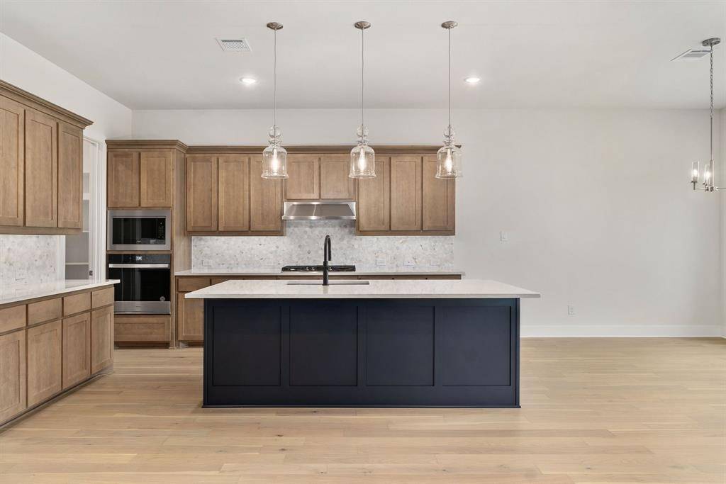 Fort Worth, TX 76008,2204 Sandlin