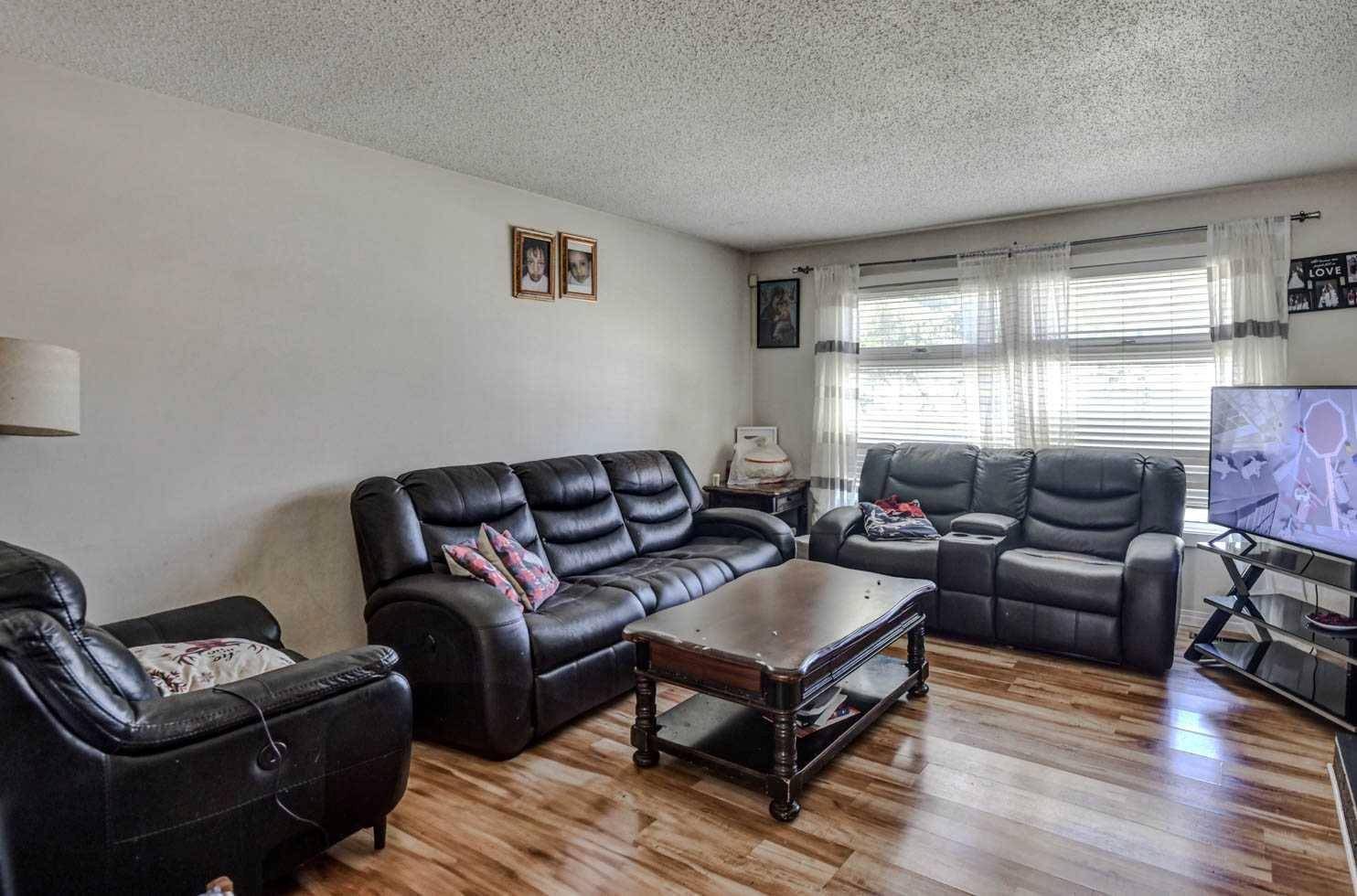 Calgary, AB T1Y 4H2,6307 26 AVE NE