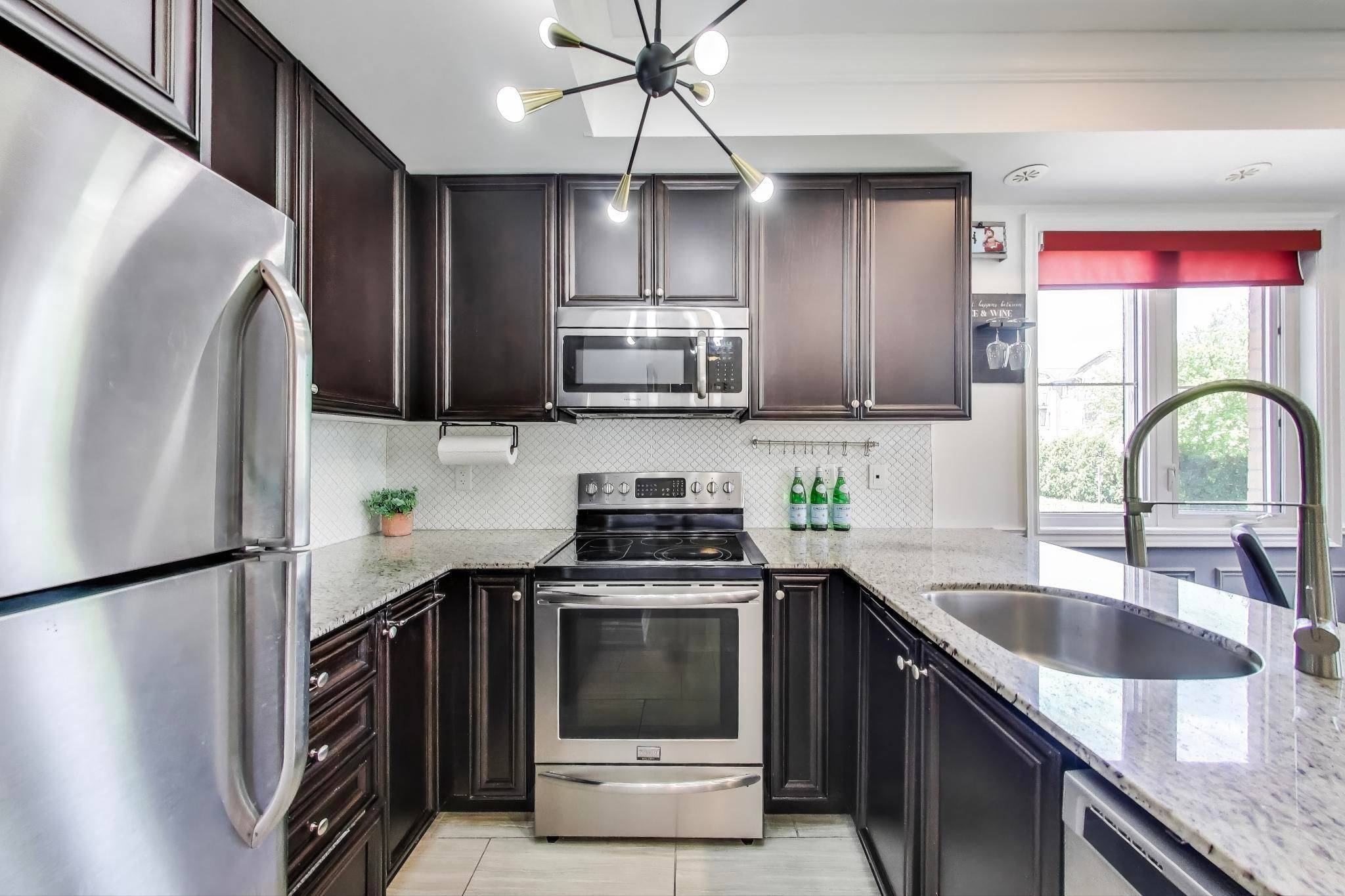 Toronto W04, ON M6E 2S2,380 Hopewell AVE #231