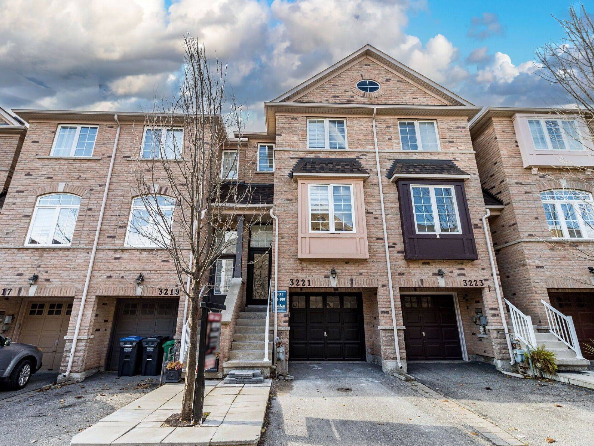 3221 Redpath CIR, Mississauga, ON L5N 8R3