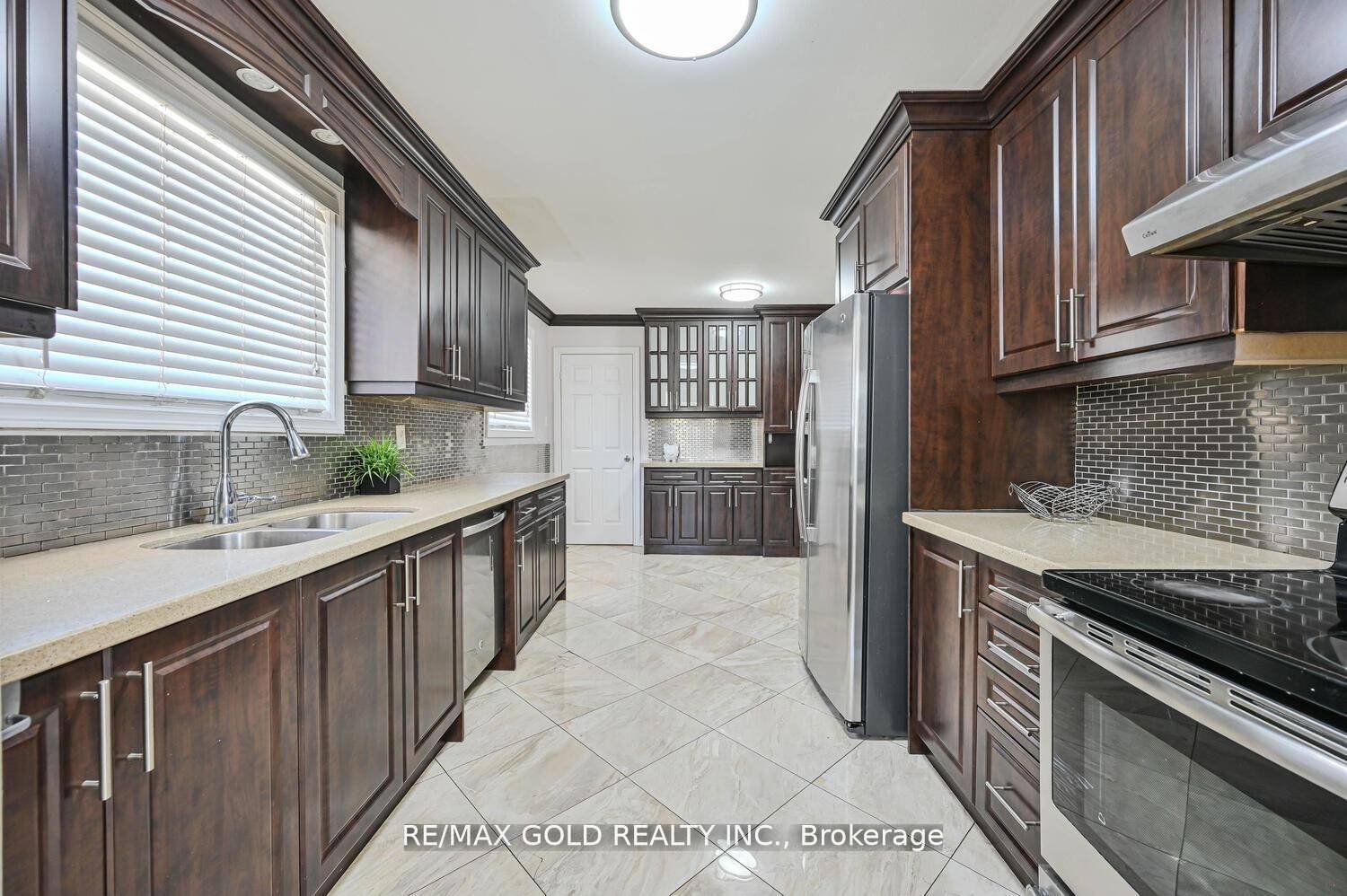 Mississauga, ON L4T 2A9,7362 Redstone RD