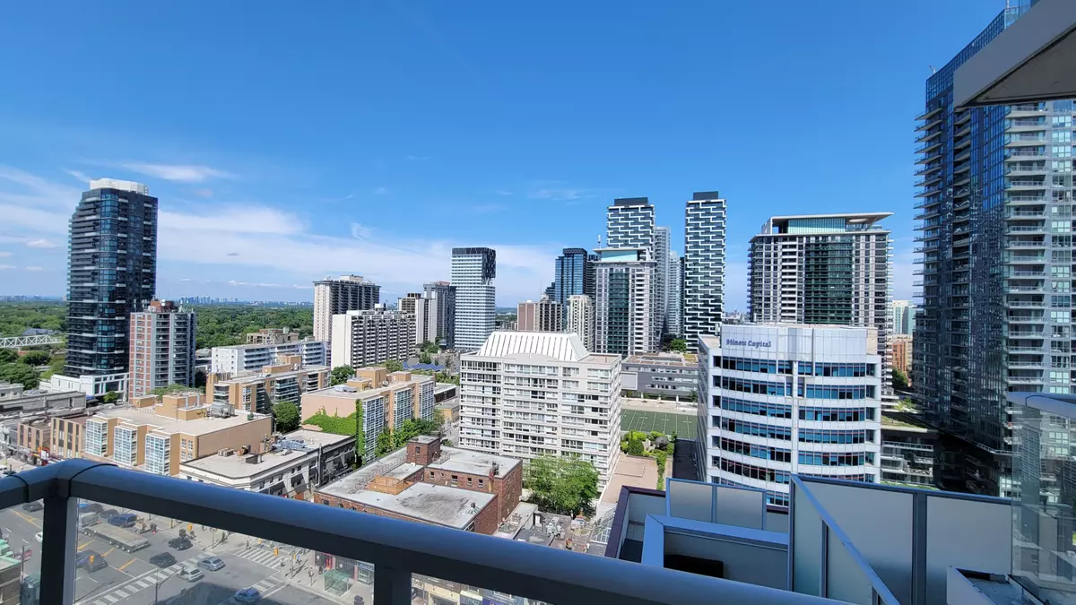 Toronto C03, ON M4R 0A4,33 Helendale AVE #1303