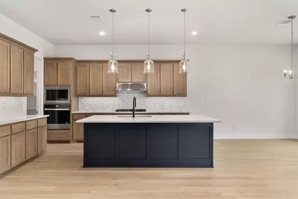 Fort Worth, TX 76008,2204 Sandlin