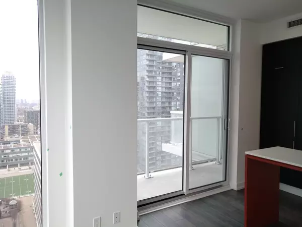 Toronto C03, ON M4R 0A4,33 Helendale AVE #1303