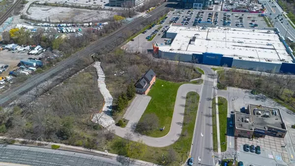 923 BRANT ST #2, Burlington, ON L7R 2J6