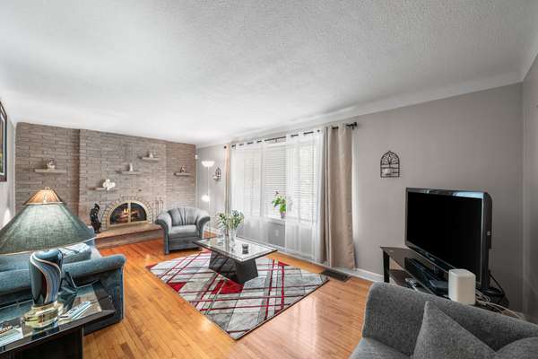 141 DAHLIA AVE, Alta Vista And Area, ON K1H 6G1