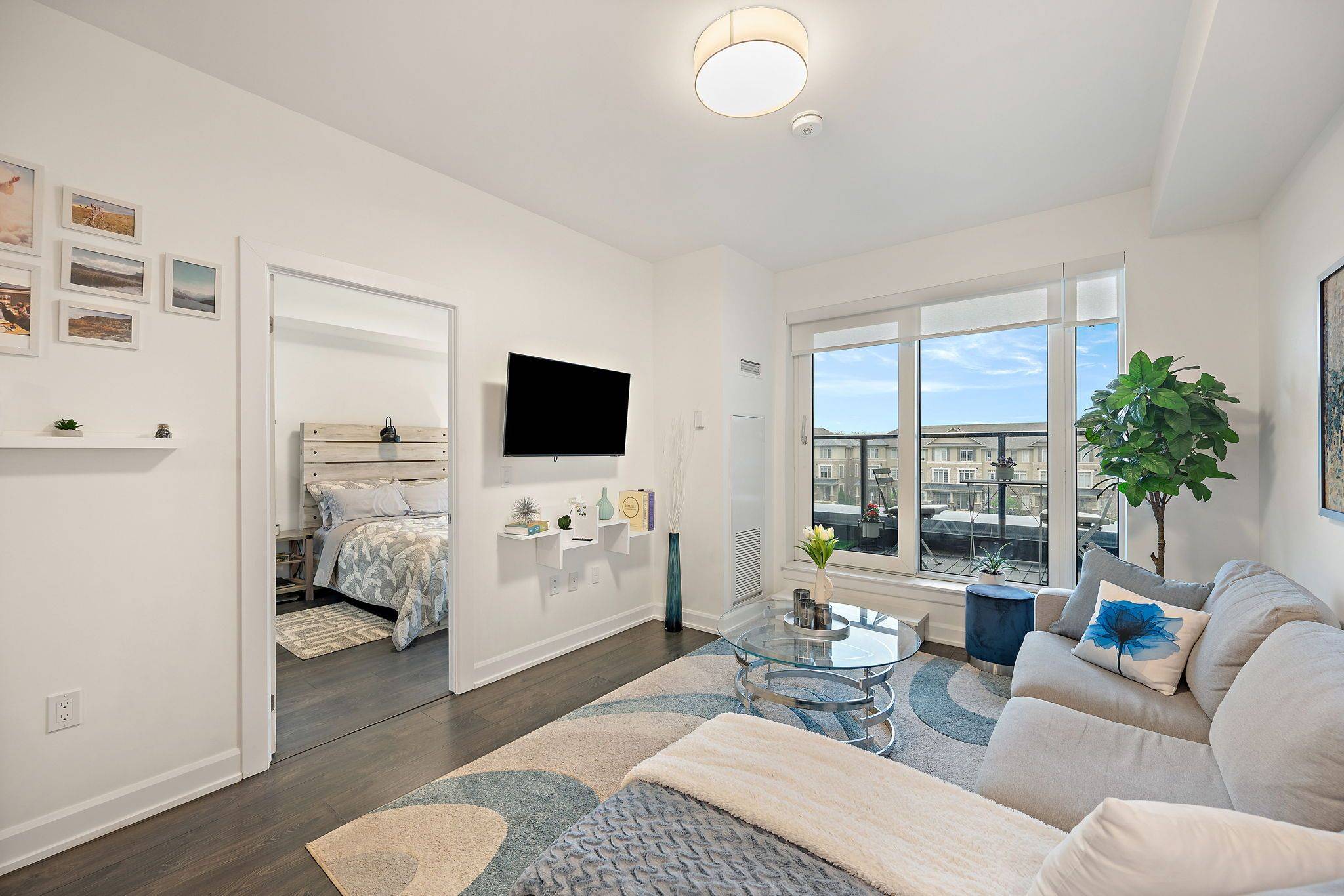 Oakville, ON L6H 7B9,3200 William Coltson AVE #327