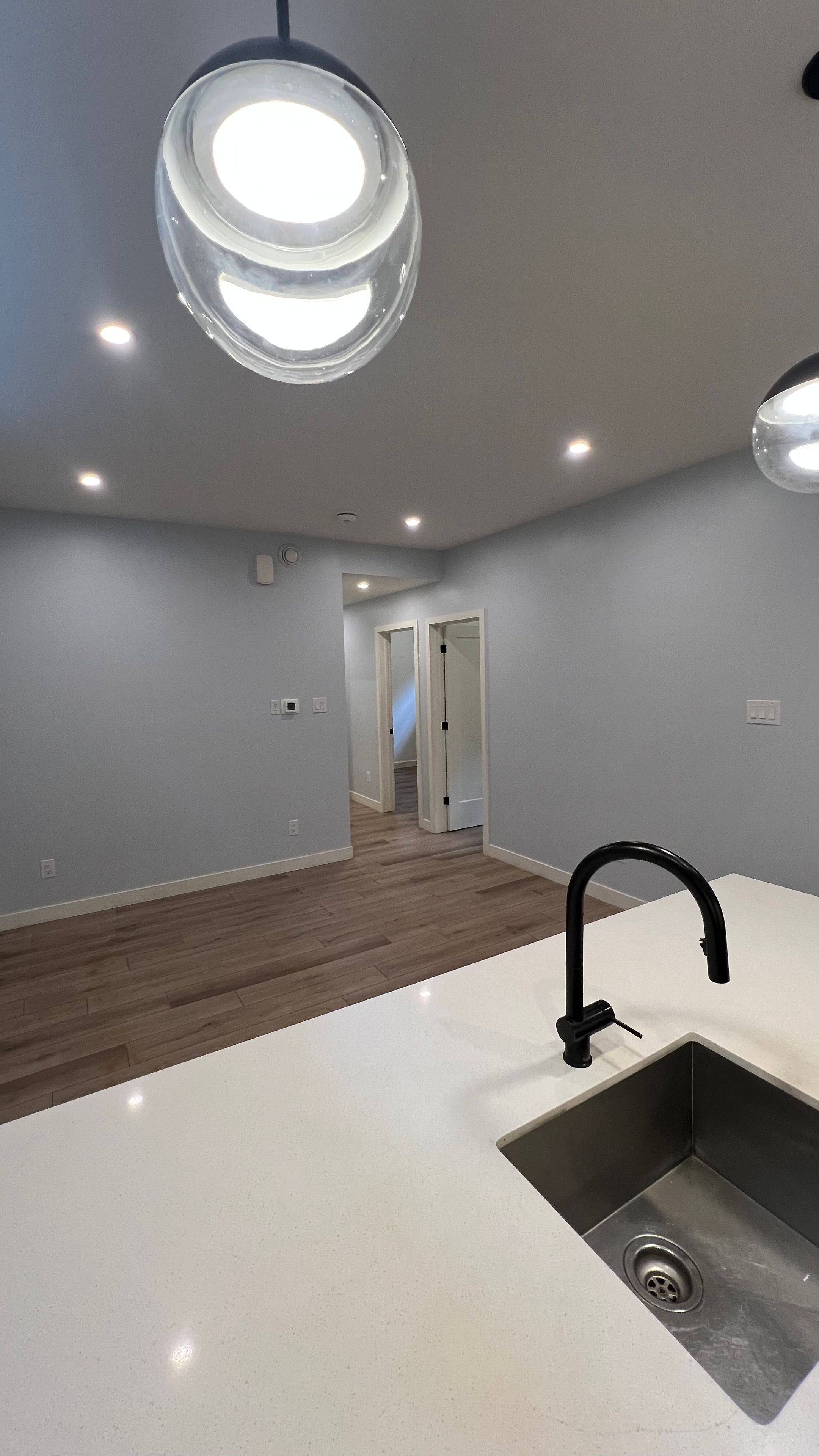 New Edinburgh - Lindenlea, ON K1M 1P2,189 Stanley AVE N #B