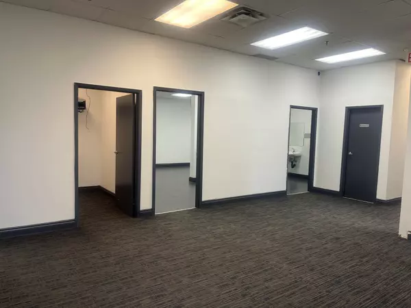 Mississauga, ON L5L 5Y5,4060A Sladeview CRES #1