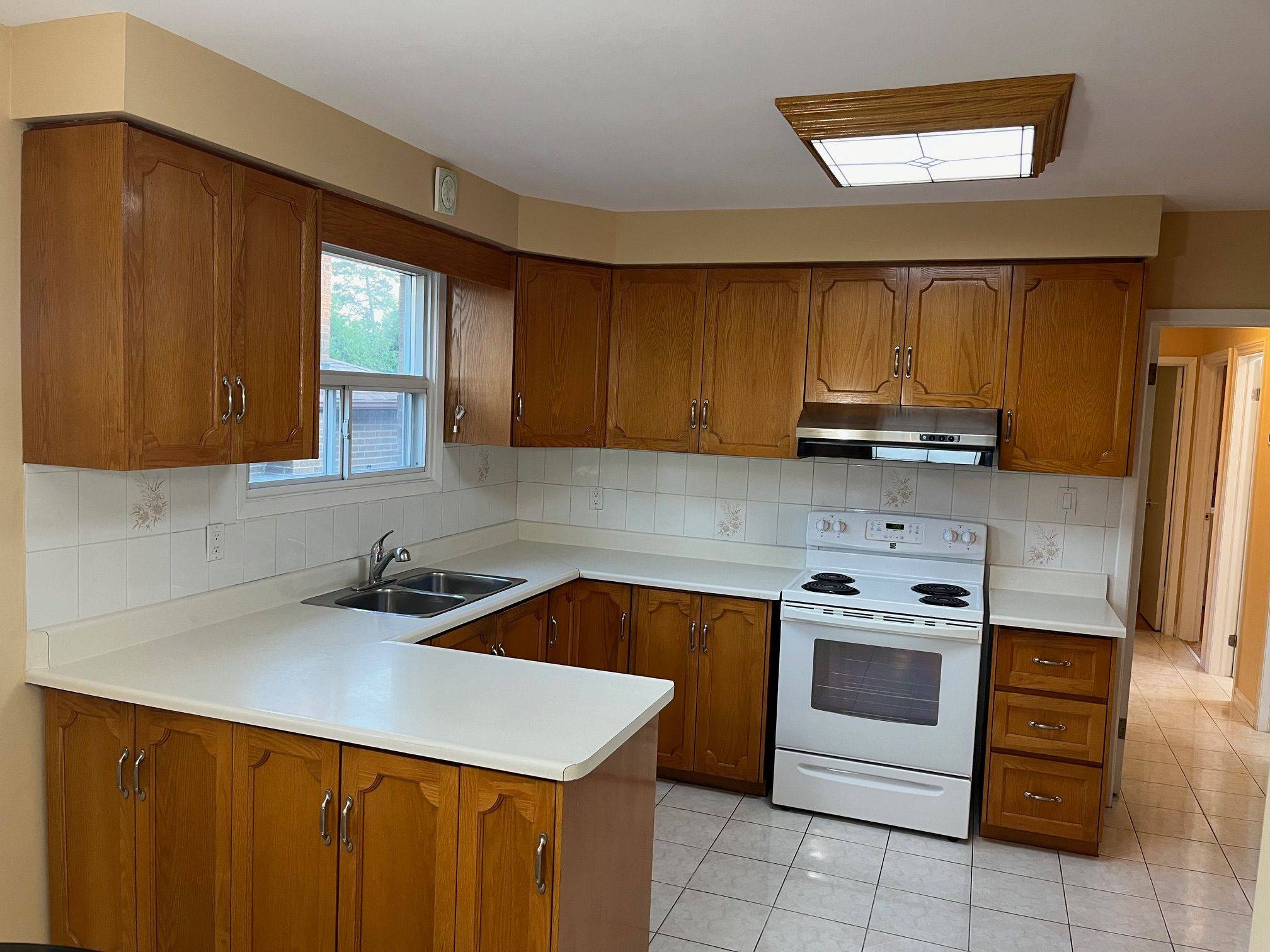 Toronto C15, ON M2H 2N1,56 Mentor BLVD #Main