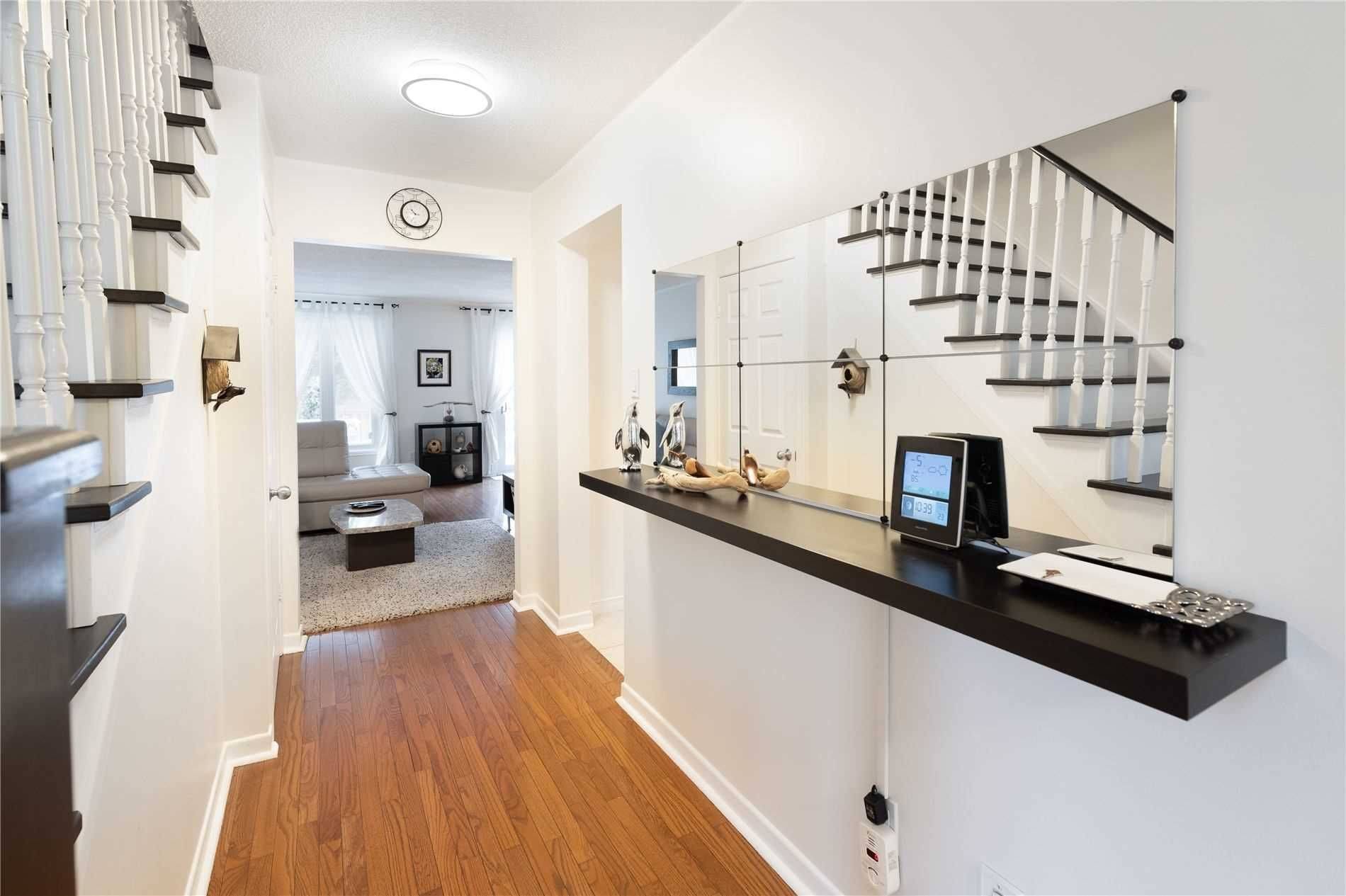 Oakville, ON L6H 5L4,1147 Avondale DR