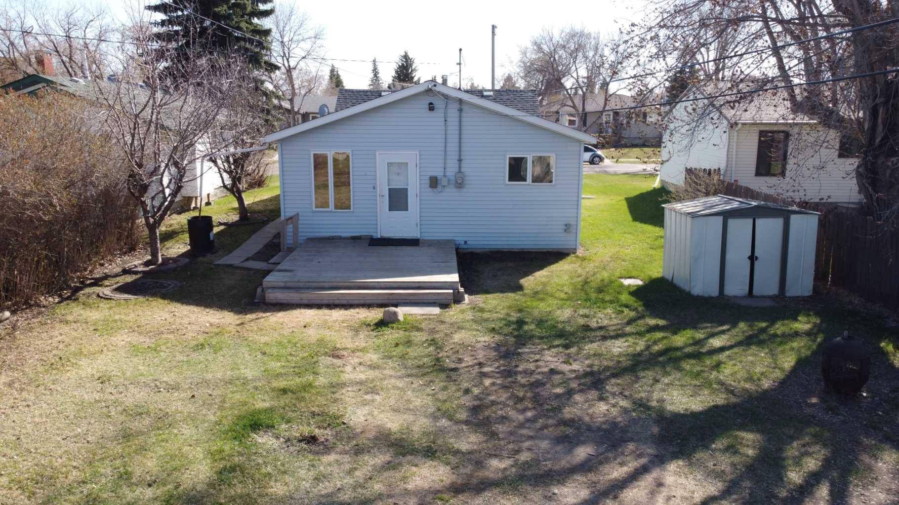 Wainwright, AB T9W 1B4,726 8 AVE