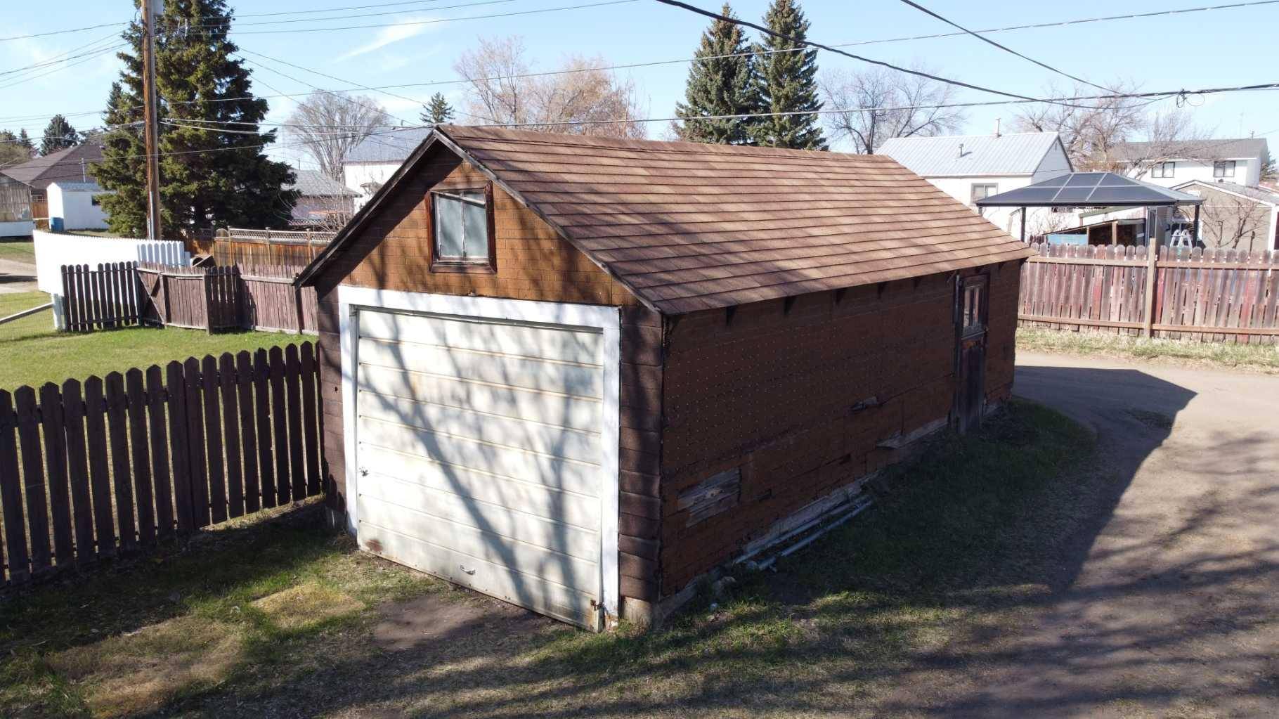 Wainwright, AB T9W 1B4,726 8 AVE