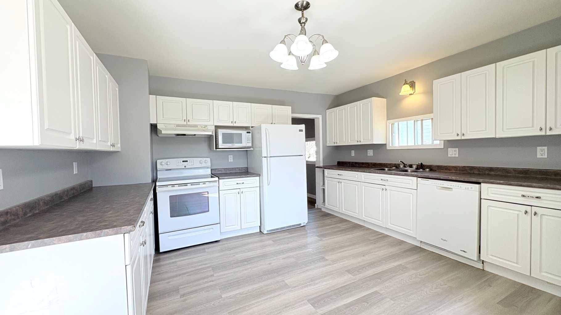 Wainwright, AB T9W 1B4,726 8 AVE