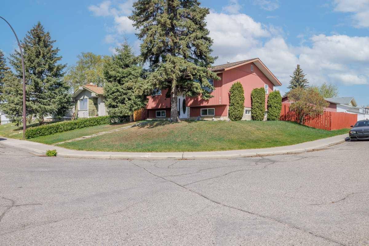 Calgary, AB T2B 2K6,204 Dovely PL Southeast