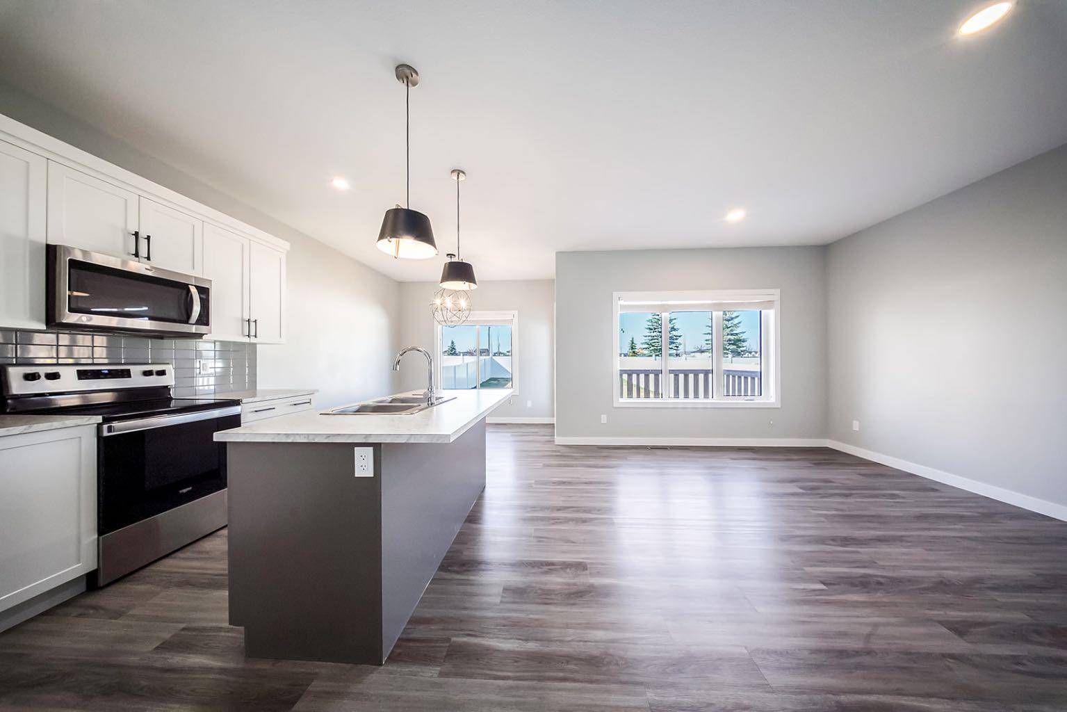 Penhold, AB T0M 1R0,88 Henderson CRES