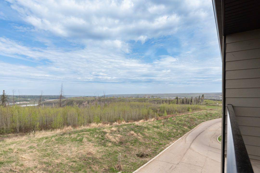 Fort Mcmurray, AB T9J 1L6,201 Abasand DR #1328