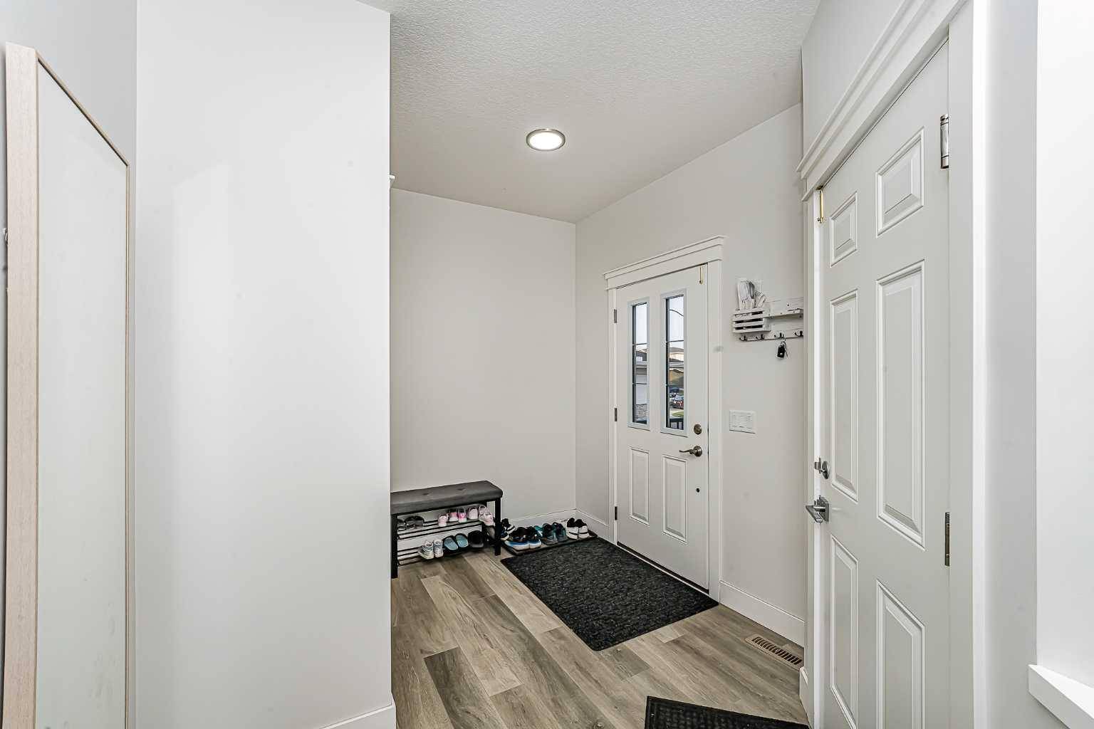Chestermere, AB T1X 1Z9,236 Dawson Harbour HTS