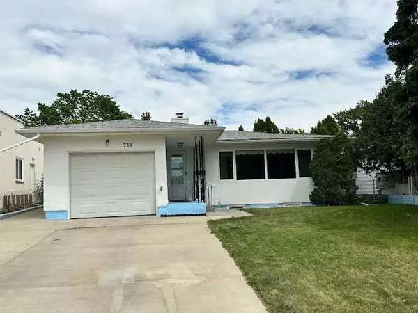 733 4 ST S, Lethbridge, AB T1J 2A7