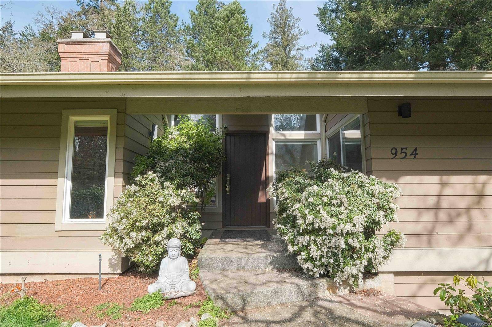 Saanich, BC V8X 3T4,954 Royal Oak Dr