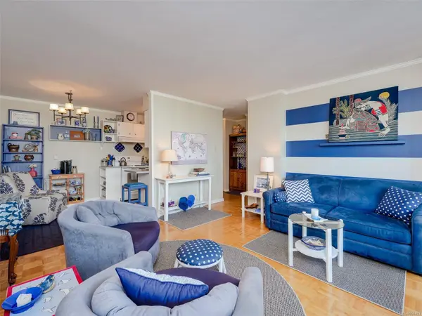 Victoria, BC V8V 1S9,647 Michigan St #802